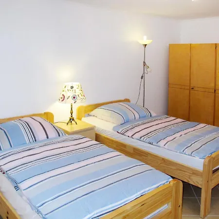 Carola I Apartment *